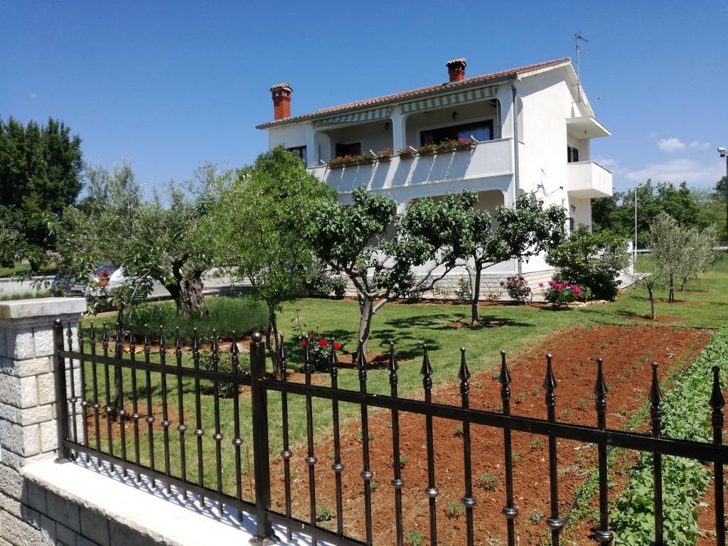 Apartment Vesna Veleniki Luaran gambar
