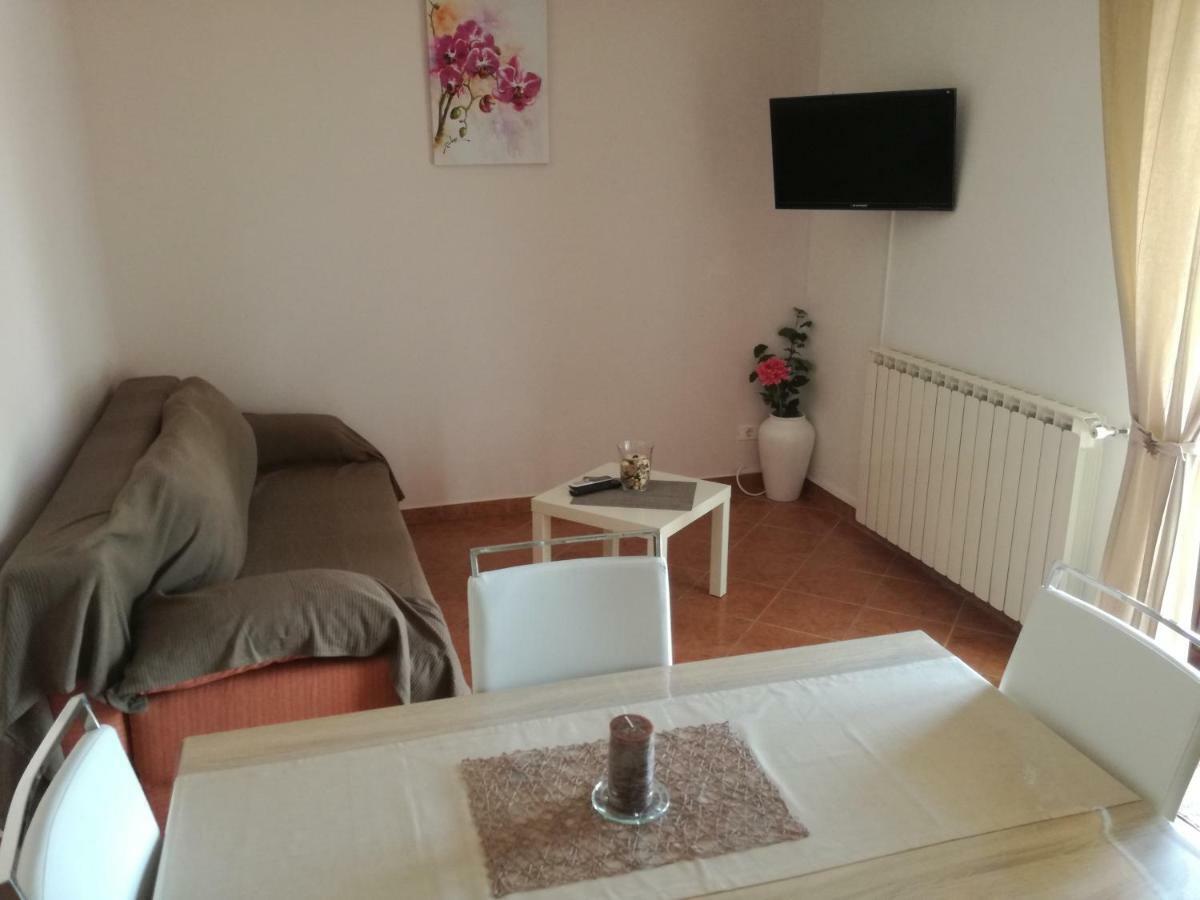 Apartment Vesna Veleniki Luaran gambar